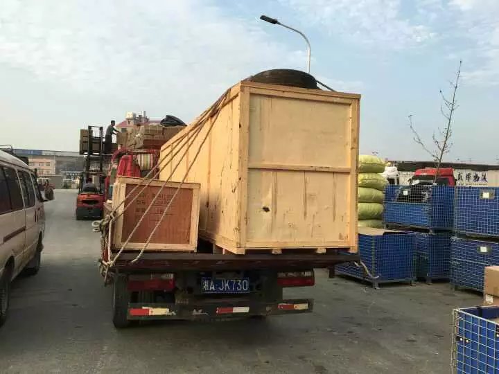 【訂單跟蹤】中秋節(jié)將至 登騰3.2米噴繪寫(xiě)真一體機(jī)發(fā)往吉首