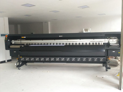 【視頻】高速大型噴繪機哪家好？登騰用數(shù)據(jù)告訴您 -4頭140方/小時