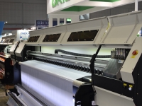 【祁東】壁畫加工廠第三次選擇登騰3.2米無縫壁畫生產(chǎn)設備