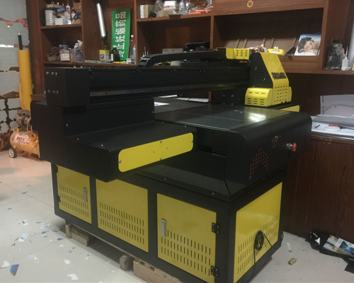發(fā)【專(zhuān)車(chē)上門(mén)】1臺(tái)尊圖6090uv平板機(jī)送達(dá)畢總店面