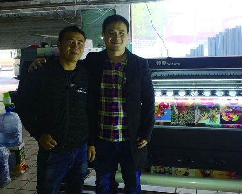 【益陽(yáng)】南縣曙光廣告受朋友影響 割舍舊機(jī)換成煥圖雙頭寫真機(jī)