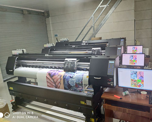 國產(chǎn)壓電寫真機(jī)品牌 煥圖寫真機(jī)三臺同時(shí)打印