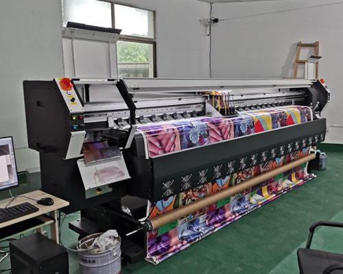 千色鳥廣告打印現(xiàn)場(chǎng) 歐瑞卡八頭噴繪機(jī)