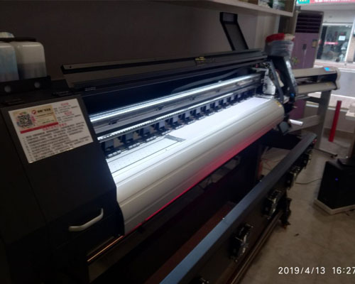 發(fā)【物流直達(dá)】一臺(tái)煥圖戶外壓電寫真機(jī)和一臺(tái)刻字機(jī)發(fā)往株洲中地廣告