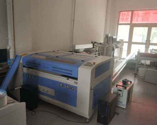 發(fā)【物流直達(dá)】包括煥圖四頭寫真機在內(nèi)的整套廣告設(shè)備發(fā)往新疆捷訊廣告