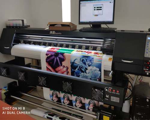 國產寫真機哪個好？煥圖戶外寫真機現(xiàn)場打印看效果