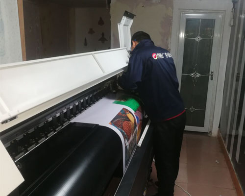 湖南登騰技術(shù)工程師：噴繪機死機的原因及相應(yīng)對策