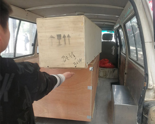 發(fā)【專車直達】一臺煥圖單頭壓電寫真機發(fā)往湘潭一諾廣告