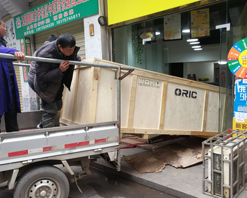 發(fā)【物流直達】一臺歐瑞卡雙頭戶外寫真機發(fā)往郴州章宜樹源廣告