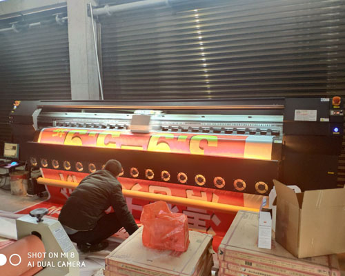 發(fā)【物流直達】一臺歐瑞卡噴繪機和一臺條幅機發(fā)往湘鄉(xiāng)廣告加工廠