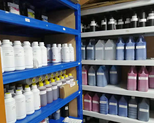 戶外壓電寫真機(jī)：打印每平方廣告需要多少墨水耗材成本？