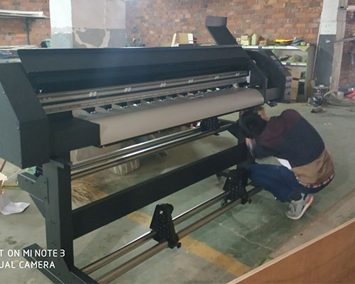 如果寫真機(jī)串墨怎么辦？從寫真機(jī)串墨的原因分析