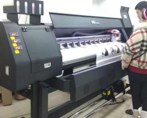 【吉首金葉廣告】三臺廣告設(shè)備安裝到位 煥圖寫真機打頭陣