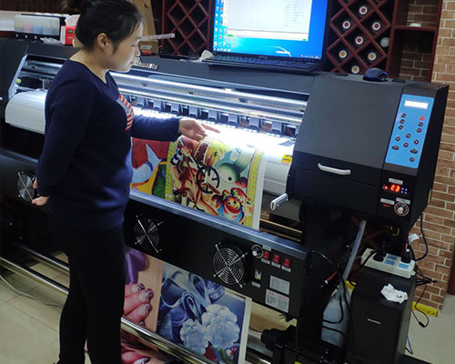 【懷化晟輝圖文】堅(jiān)定選購(gòu)煥圖寫真機(jī) 稱相信國(guó)產(chǎn)寫真機(jī)質(zhì)量