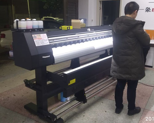 【長沙黎總】簽了煥圖壓電寫真機(jī)后 臨時(shí)再增添一臺條幅機(jī)