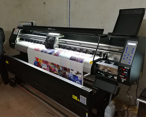 【宜章】1.8米戶外寫真機多少錢 李恒廣告低價拿煥圖寫真機