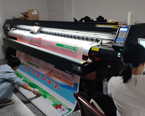 【益陽】既要寫真又要噴繪 吉祥廣告干脆選購(gòu)寫真噴繪一體機(jī)