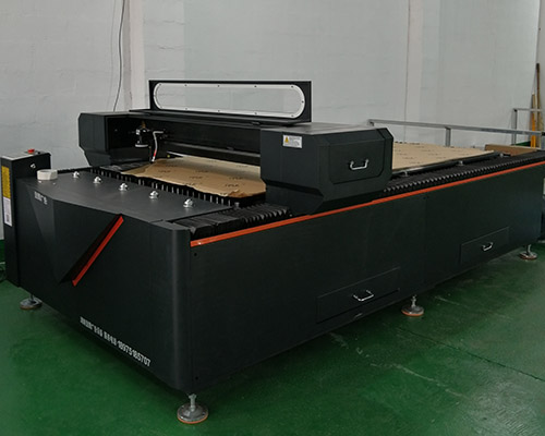 【長沙】廣告加工制作設(shè)備既有uv平板機 必配廣告雕刻機