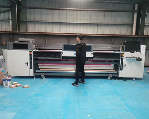 長(zhǎng)沙中天廣告:第n次回購(gòu) 3.2米u(yù)v卷對(duì)卷打印機(jī)收入囊中