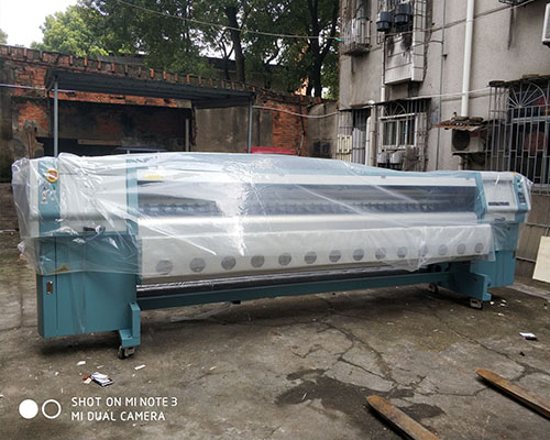 【岳陽】趙總廣告加工噴印設(shè)備中 3.2米噴繪機(jī)業(yè)務(wù)占主導(dǎo)