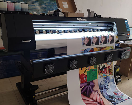 【張家界】夏末廣告擇吉日開業(yè) 等煥圖戶外寫真機到位