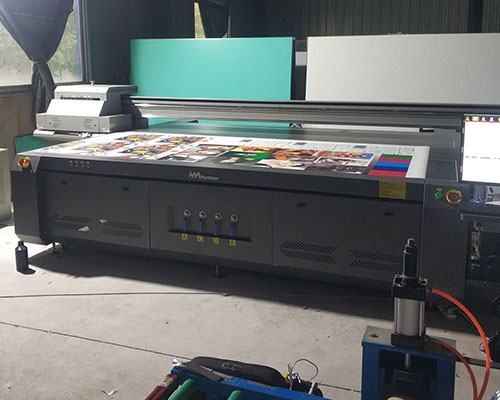 【長(zhǎng)沙】登騰技術(shù)員連夜安裝平板uv打印機(jī) 任總感嘆