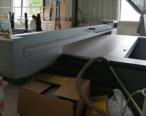 【長(zhǎng)沙多彩玻璃】歷經(jīng)數(shù)月 終于簽訂平板uv打印機(jī)采購(gòu)合同