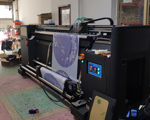 【衡陽】此彩色條幅機(jī)不是彼條幅機(jī) 旗幟印布樣樣精通