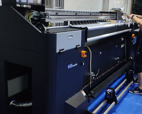 【衡陽】煥圖大型印布機(jī)又稱旗幟機(jī) 是康總加工工藝傘的主力