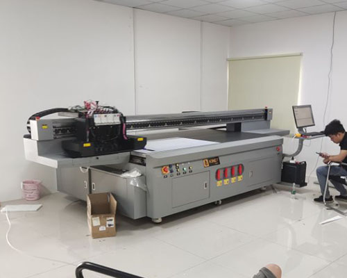 【長(zhǎng)沙智翹公司】訂購(gòu)uv平板機(jī)和激光雕刻機(jī)等多臺(tái)設(shè)備