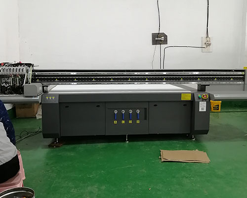 uv打印機成廣告加工廠主打設(shè)備 它的優(yōu)勢在哪里