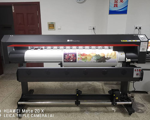 【株洲】為了控制戶(hù)外寫(xiě)真機(jī)投入成本 這家廣告店選了它