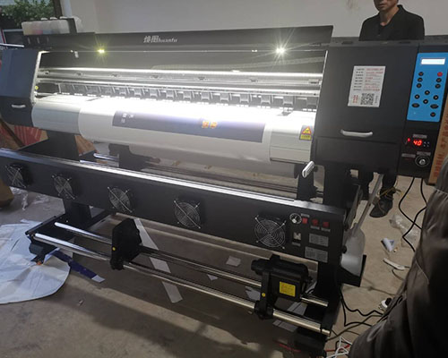 【新化晨曦廣告】簽購(gòu)煥圖單頭國(guó)產(chǎn)寫真機(jī)和自動(dòng)覆膜機(jī)