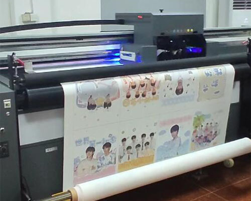 uv印布機與裁切機搭配價格更實惠 肖老板感嘆1+1＞2