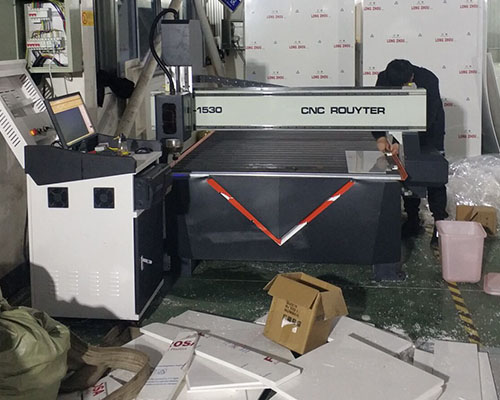 超星金屬鋁板雕刻機(jī)應(yīng)用廣 廣告字加工廠買了一臺又一臺