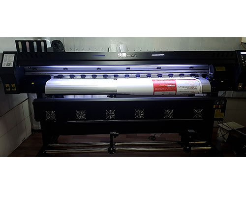 李總找廣告寫真機廠家很簡單 看當(dāng)?shù)赝杏脽▓D好幾年