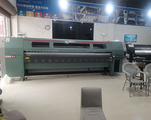 噴繪機(jī)廠家有哪些?貴州廣告店老板來(lái)湖南找到登騰