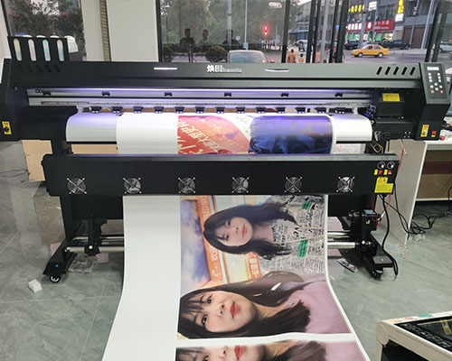 開家圖文店需要什么機(jī)器 王總先上一臺煥圖戶外寫真機(jī)