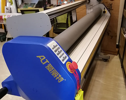 廣告加工廠必備利器 各種數(shù)碼噴印設備的絕好伙伴