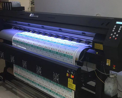 張家界西語廣告:經(jīng)人推薦來購買煥圖單頭戶外寫真機(jī)