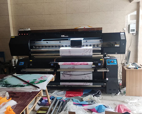 衡陽(yáng)樊總對(duì)煥圖旗幟寫(xiě)真機(jī)情有獨(dú)鐘 撤掉舊機(jī)又上臺(tái)新的