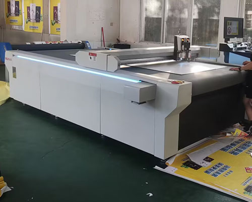 卓精雕科振動(dòng)刀異形切割機(jī) 車(chē)貼亞克力皮革紙板都能切