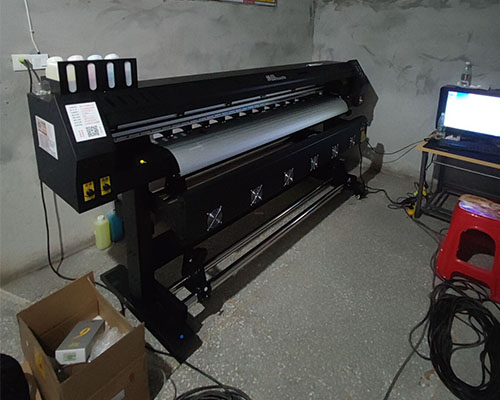 中型廣告店寫(xiě)真機(jī)怎么選 煥圖單頭戶外機(jī)既便宜又耐用