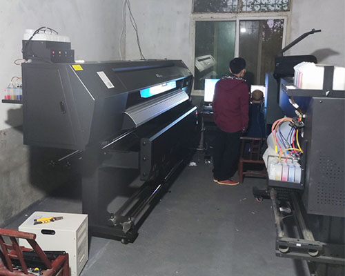 從初創(chuàng)到規(guī)?；?00平廣告加工廠如何增添壓電寫真機(jī)