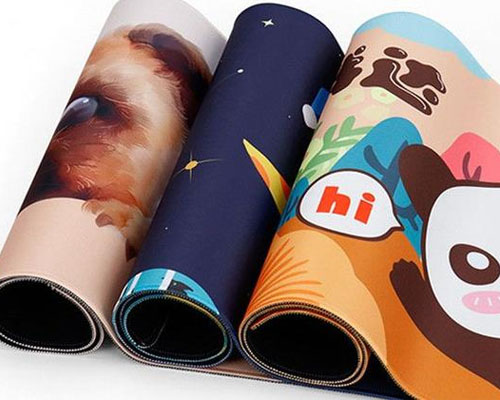 鼠標(biāo)墊的個性化噴印與制作，用uv平板機(jī)還是uv導(dǎo)帶機(jī)