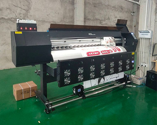 廣告加工廠必備利器 煥圖四頭戶(hù)外寫(xiě)真機(jī)連續(xù)作戰(zhàn)無(wú)需看守