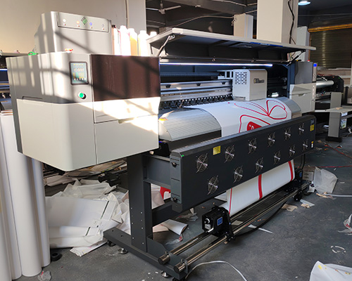 煥圖四頭戶外寫真機高速生產(chǎn)來襲 廣告公司日產(chǎn)1000方