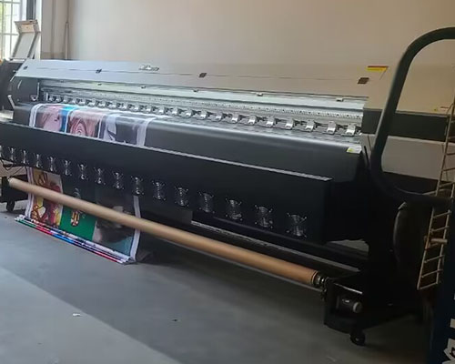 穩(wěn)定高速 煥圖噴繪機(jī)為廣告制作公司規(guī)模化生產(chǎn)保駕護(hù)航