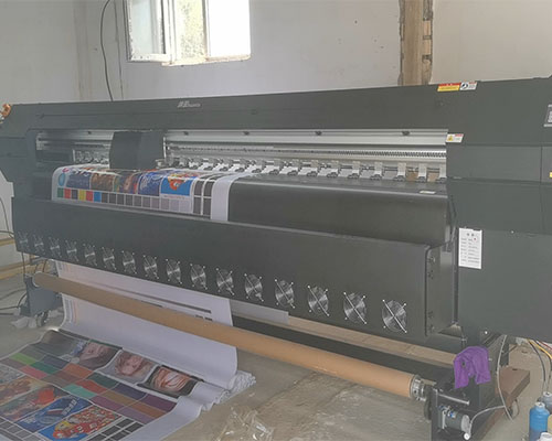 大型廣告加工廠的效率引擎 煥圖噴繪機突破產(chǎn)能瓶頸