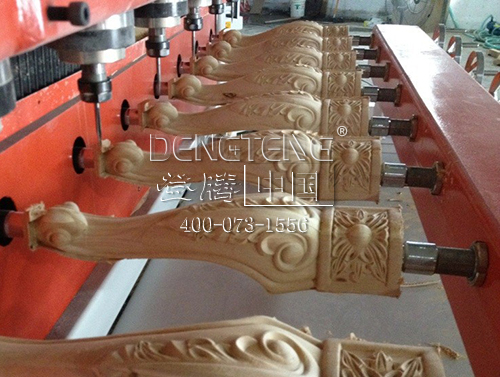 登騰三軸聯(lián)動(dòng)雕刻機(jī).jpg 登騰三軸聯(lián)動(dòng)雕刻機(jī).jpg